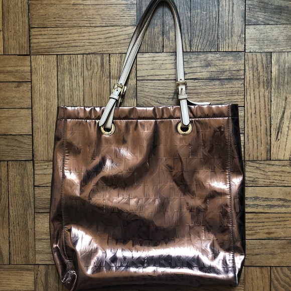 SOLD 🛑 MICHAEL KORS METALLIC TOTE BAG - Picture 1 of 3